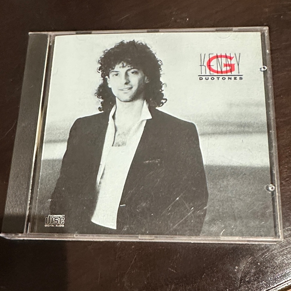 CD. Kenny G Duotones.